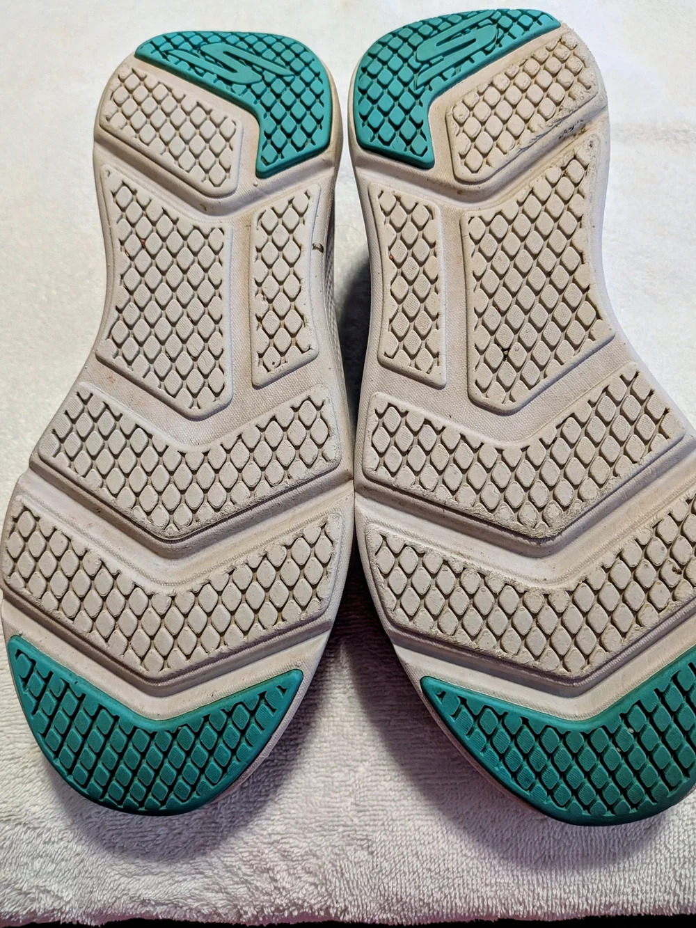 Skechers slip athletic